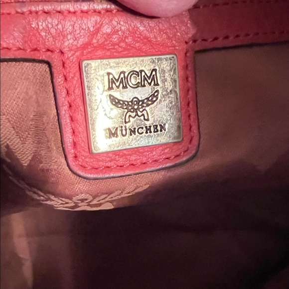 MCM HOBO SHOULDER BAG with LOCK AND KEY.  GUC - Picture 13 of 17